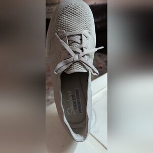 Skechers Taupe Slip-in Stretch Fit Sneakers. Wide Fit - Like New